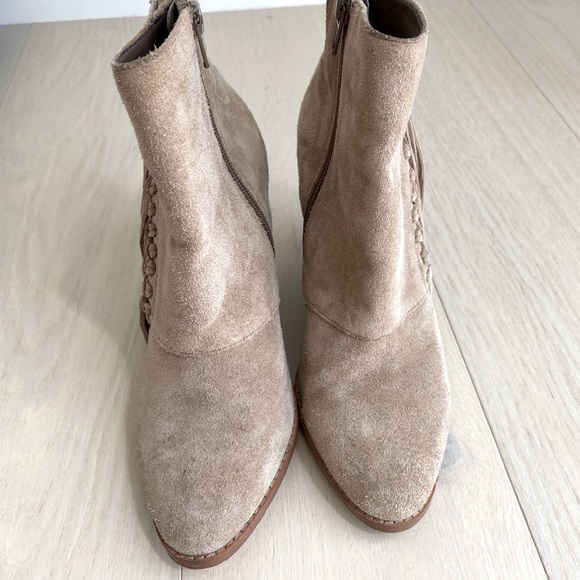 Aldo Linsey Taupe Suede Fringe Boots - Size 6 - Picture 3 of 7